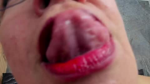 Lailacastillo online show from April 23, 2026, 12:29 pm