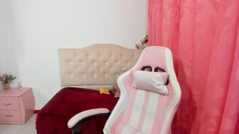 Camila online show from September 25, 2025, 5:11 am