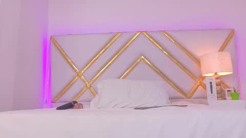 Laila Stilwills online show from October 4, 2025, 3:21 pm