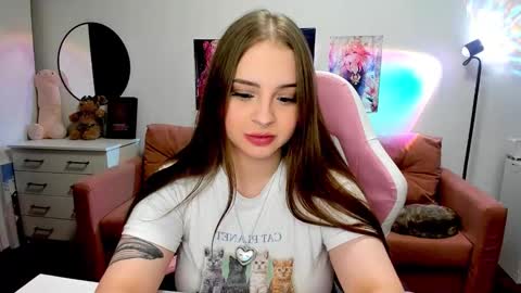 Kira online show from September 25, 2025, 7:50 pm