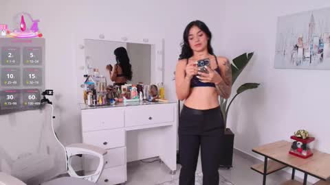 Laira online show from February 12, 2026, 10:27 pm