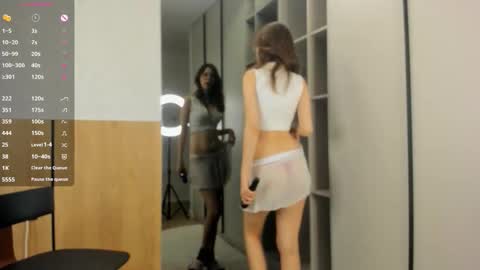 Julia online show from October 16, 2025, 8:10 pm