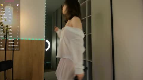 Julia online show from November 24, 2025, 8:08 pm