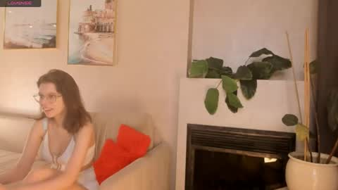 Julia online show from April 19, 2026, 8:11 pm