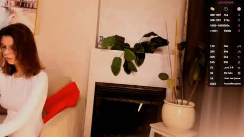 Julia online show from April 20, 2026, 8:10 pm