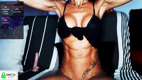 Lola online show from October 9, 2025, 7:06 am