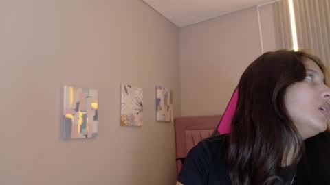 Laura online show from November 22, 2025, 12:04 pm