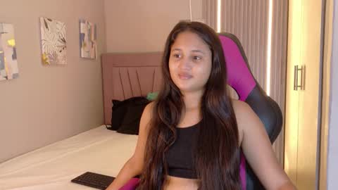 Laura online show from December 2, 2025, 12:21 pm