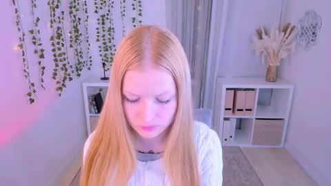 Laly online show from February 27, 2025, 4:21 pm