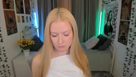 Laly online show from October 15, 2025, 6:52 pm