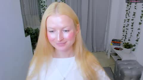 Snapshot of laly_peach chatting on May 27, 2026, 11:07 am Laly online show from May 27, 2026, 11:07 am