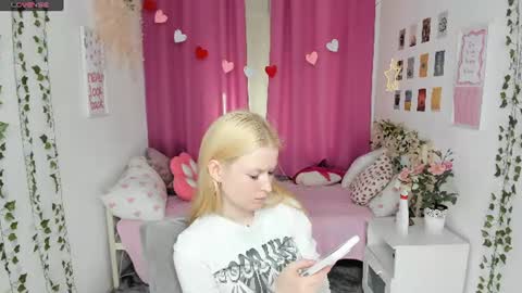 Snapshot of laly_peach chatting on June 29, 2026, 11:10 am Laly online show from June 29, 2026, 11:10 am