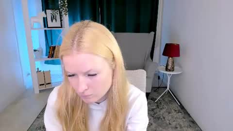 Snapshot of laly_peach chatting on July 3, 2026, 11:16 am Laly online show from July 3, 2026, 11:16 am