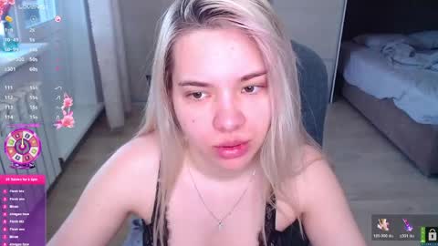 Snapshot of lana__nova chatting on April 26, 2026, 5:05 am Lana online show from April 26, 2026, 5:05 am