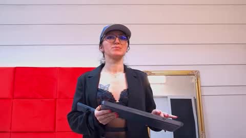 LanaBanner online show from October 5, 2025, 5:50 am