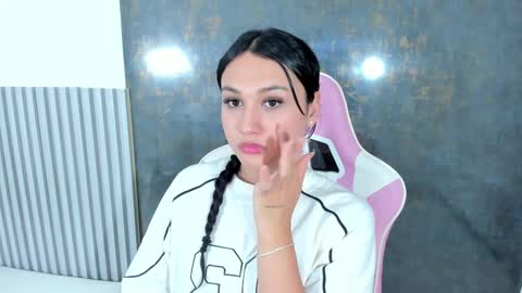 Lana online show from October 3, 2025, 8:17 pm