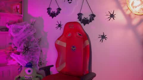 Lana online show from October 8, 2025, 12:58 pm