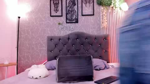 lana_gill online show from April 17, 2026, 6:33 pm