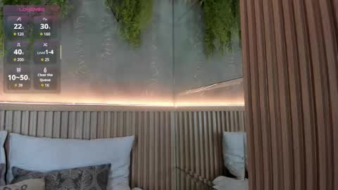 lana_lann online show from December 15, 2025, 1:04 pm