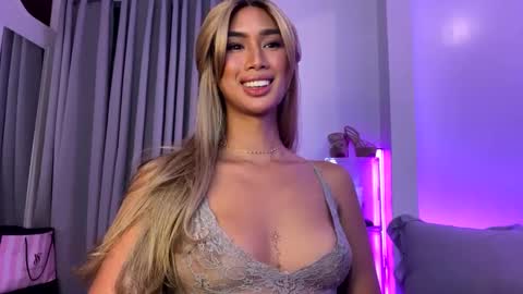 Lana online show from March 7, 2025, 4:57 am