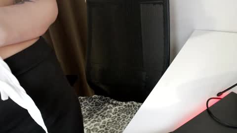 LanaDreamX online show from April 9, 2026, 5:29 pm