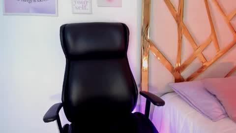 LanaJones online show from December 4, 2025, 12:14 pm