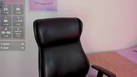 LanaJones online show from April 18, 2026, 7:07 pm