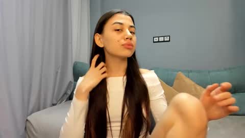 Lana online show from October 30, 2025, 5:35 pm