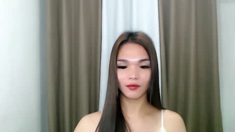 lanawyatt_ online show from February 25, 2025, 9:35 pm