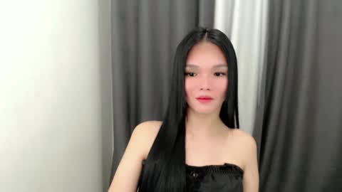 lanawyatt_ online show from September 25, 2025, 1:59 pm
