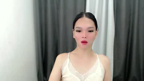 lanawyatt_ online show from October 9, 2025, 5:55 pm