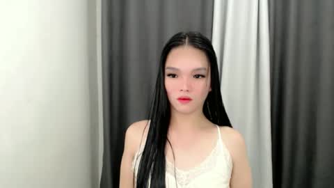 lanawyatt_ online show from October 27, 2025, 10:19 am