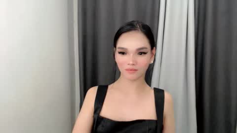 lanawyatt_ online show from November 2, 2025, 3:47 pm