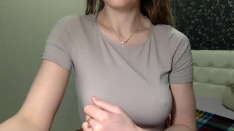 langoria online show from February 6, 2025, 6:24 pm