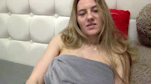 langoria online show from February 10, 2025, 10:19 pm