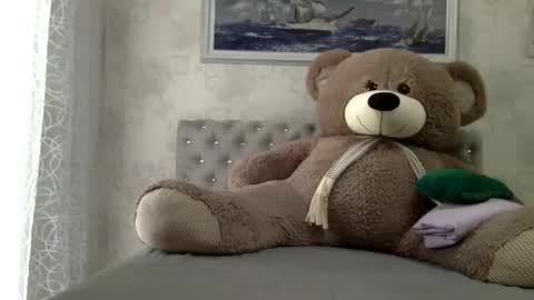 langoria online show from October 12, 2025, 12:48 pm