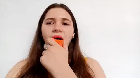 Taisia Tai online show from November 17, 2025, 6:19 am