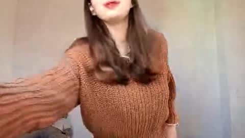 Taisia Tai online show from November 25, 2025, 6:24 am