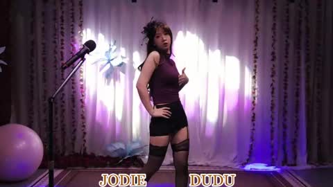 Snapshot of lankwaifong_cindy chatting on May 14, 2026, 3:24 am lankwaifong_cindy online show from May 14, 2026, 3:24 am
