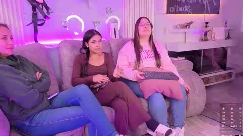 lanna_as online show from February 24, 2026, 1:42 pm