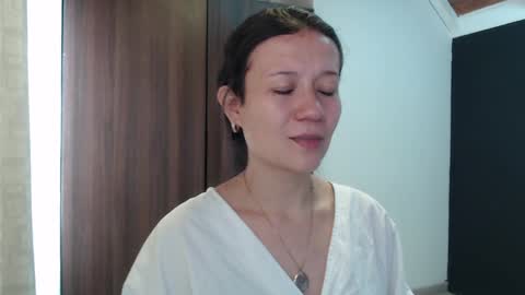 Lanna online show from December 18, 2024, 1:45 pm