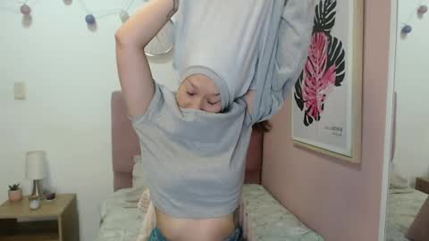 Lanna online show from April 21, 2026, 1:17 pm