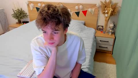 Fandi online show from February 4, 2025, 5:23 pm