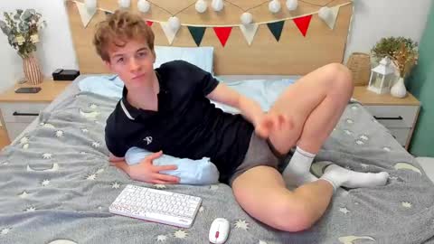 Fandi online show from March 11, 2025, 7:25 pm