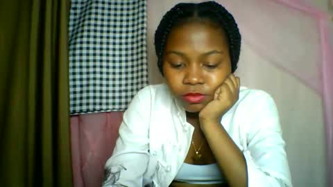 Snapshot of lara_belle chatting on June 4, 2026, 8:26 pm lara_belle online show from June 4, 2026, 8:26 pm