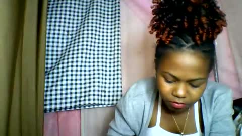Snapshot of lara_belle chatting on June 10, 2026, 4:12 am lara_belle online show from June 10, 2026, 4:12 am