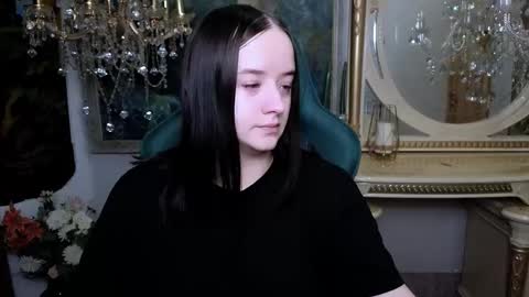 lara_benson_ online show from March 18, 2026, 5:16 pm