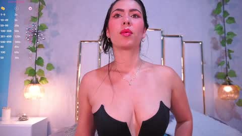 Snapshot of lara_giraldo chatting on December 28, 2024, 3:47 am Hello Guys I am Lara Giraldo WELCOME To my room online show from December 28, 2024, 3:47 am