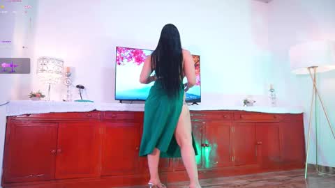Snapshot of lara_giraldo chatting on October 17, 2025, 12:01 am Hello Guys I am Lara Giraldo WELCOME To my room online show from October 17, 2025, 12:01 am