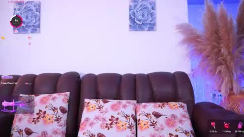 Snapshot of lara_giraldo chatting on November 28, 2025, 1:08 am Hello Guys I am Lara Giraldo WELCOME To my room online show from November 28, 2025, 1:08 am